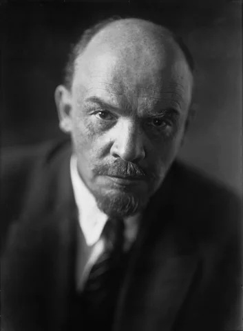 VLADIMIR ILICH ULIÁNOV (Lorea)