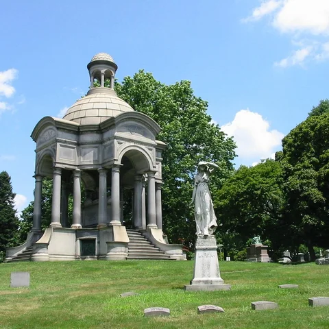 CAPILLA DEL CEMENTERIO WOODLAWN