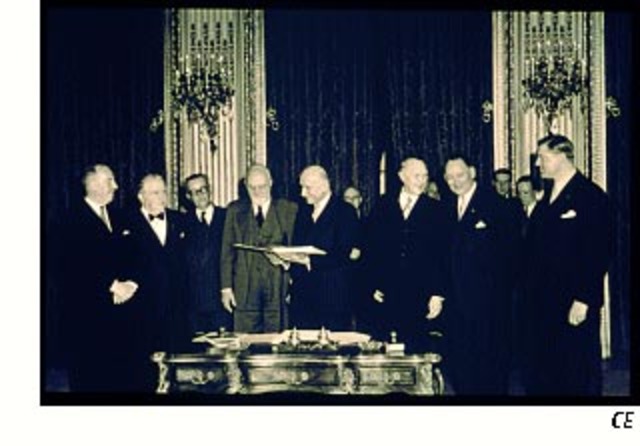 Υπογραφή συνθήκης ΕΚΑΧ