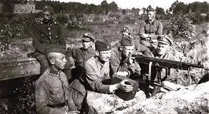 Soviets attempt to take Warsaw