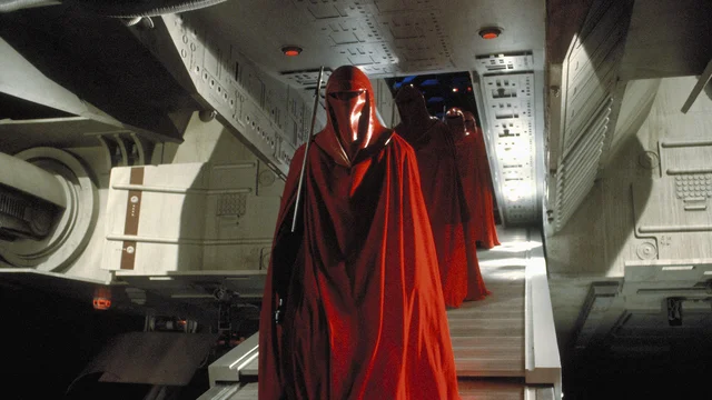 Trotsky organizes Red Guard to defend Petrograd