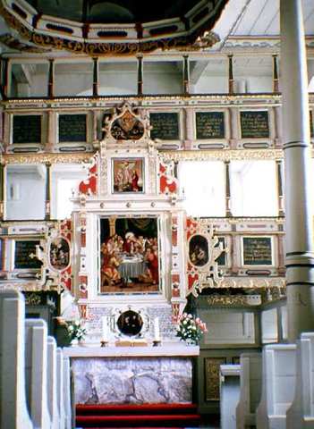 Der Altar der St. Nikolai-Kirche wird gestiftet.