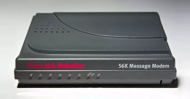 MÓDEM TELEFÓNICO (acceso a Internet).