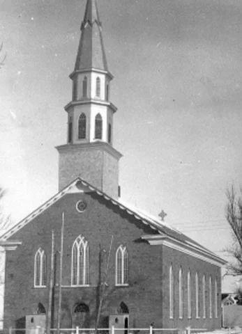 Construction de la première église à Caraquet