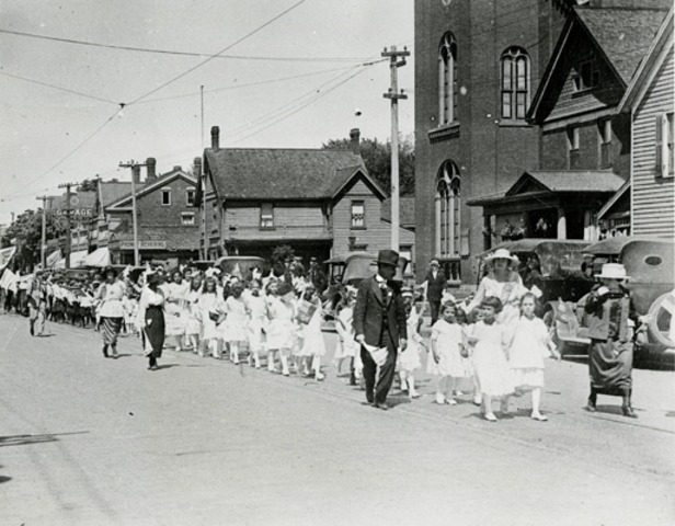 Britain signs the Balfour Declaration