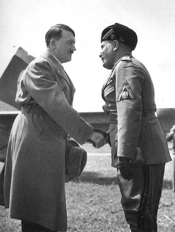 Hitler y Mussolini se conocen ( 14 Junio 1934, Venecia)