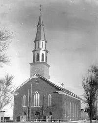 Construction de la première église à Caraquet
