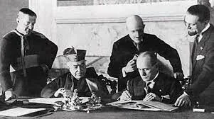 Mussolini e il Papa firmano i patti Lateranensi