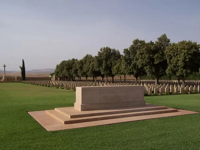 Medjez el Bab falls to the Allies