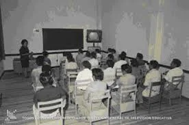 USO DE LA RADIO Y TELEVISIÓN EN LA EDUCACIÓN