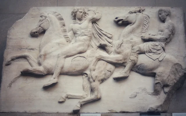 Ratsasalk Parthenoni friisilt