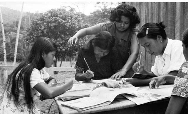Creación de centros de alfabetización.
