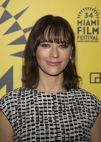🍼 Nace Rashida Leah Jones en Los Ángeles, EEUU