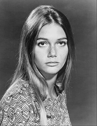 🍼 Nace Peggy Lipton Jones en New York City, EEUU