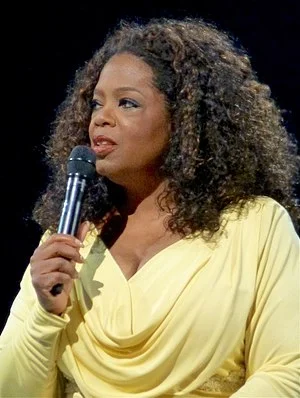 🍼 Nace Orpah "Oprah" Gail Winfrey en Kosciusko, EEUU
