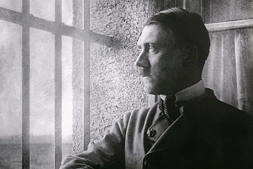 ENCARCELAMIENTO DE HITLER