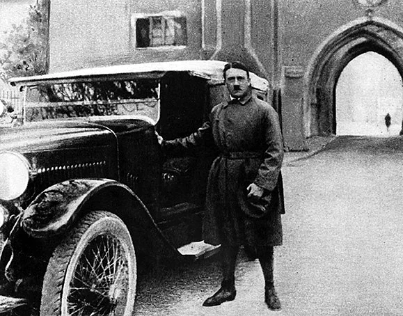 SALIDA DE HITLER DE LA CÁRCEL Y DECLARACIÓN DE "FÜHRER" DEL PARTIDO NAZI.