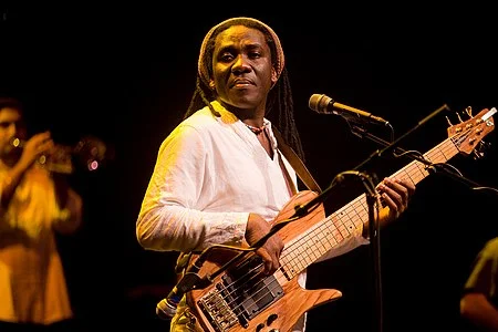 🍼 Nace Bona Penda Nya Yuma Elolo "Richard Bona" en Minta, Camerún