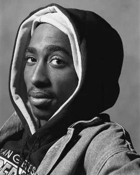 🍼 Nace Tupac Amaru Shakur en New York City, EEUU