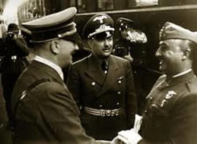 El gobierno de Franco recibe el reconocimiento de Hitler y Mussolini.