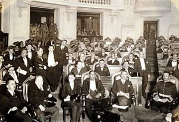 Creación de la Ley General de Instituciones de Crédito y Establecimientos Bancarios y la Comisión Nacional Bancaria