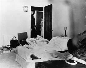 Marilyn Monroe Dies