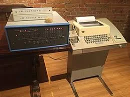 Primer ordenador de sobremesa "Altair Arca 8800"