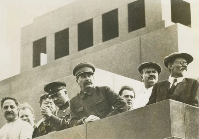 XV Congreso: Stalin asume el poder plenamente