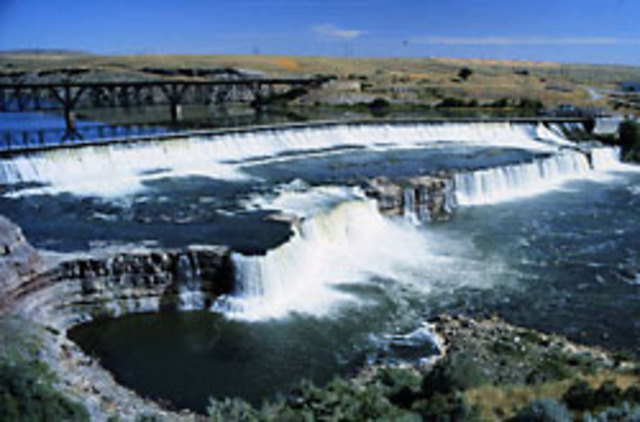 With the current of Missouri behind them, they are able to cover over 70 miles per day. The expedition also begins meeting boats of American traders heading upriver.