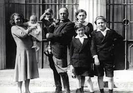 German Revolution of 1918 and Kaiser Wilhelm II resigns