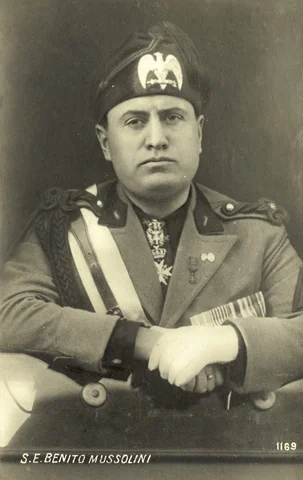 Inizia la dittatura di Mussolini