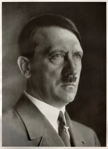 Hitler instaura la dittatura in Germania