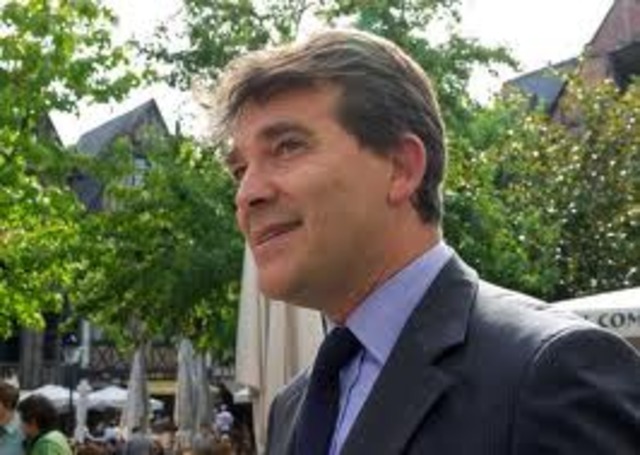 Montebourg crée la surprise