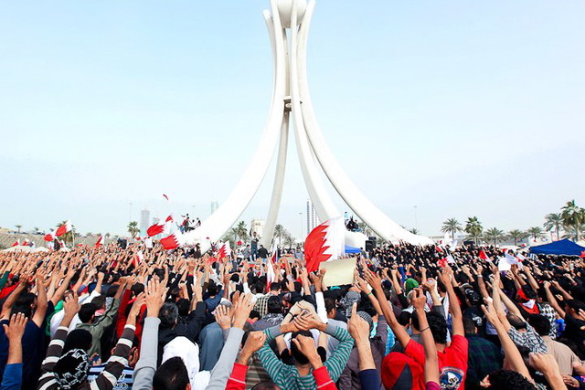 Protesters try to retake Pearl Roundabout