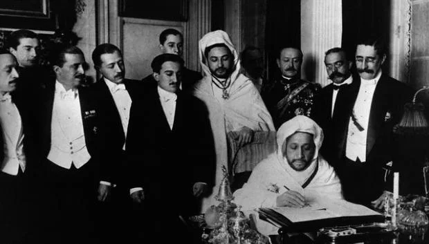 Marruecos se independiza de España y Francia