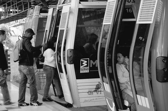 Contratação da construção da Linha J