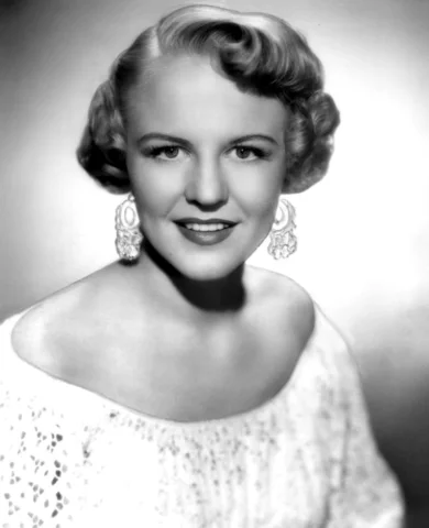 🍼 Nace Norma Deloris Egstrom "Peggy Lee" en Jamestown, EEUU