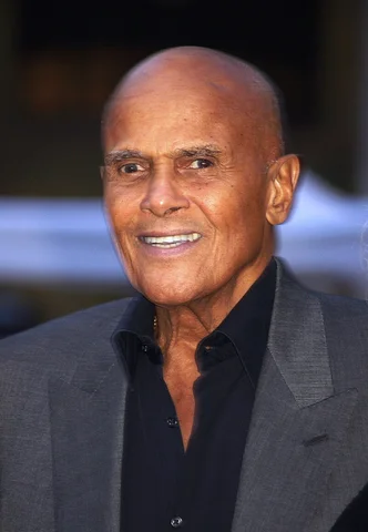 🍼 Nace Harold George "Harry" Belafonte, Jr. en New York City, EEUU