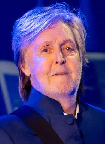 🍼 Nace Sir James Paul McCartney en Liverpool, UK