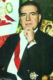 Fernando Belaúnde Terry asume la presidencia del Perú