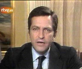 Dimisión de Suárez.