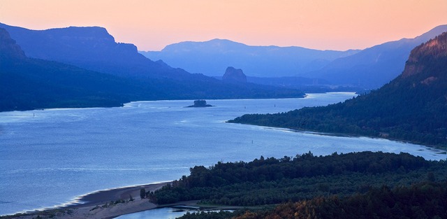 The expedition reaches the columbia river