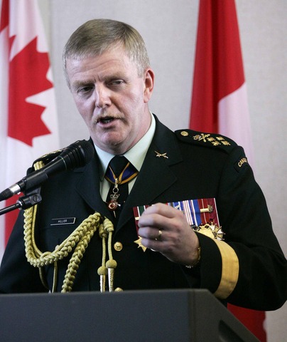 Hillier assumes command of  ISAF troops