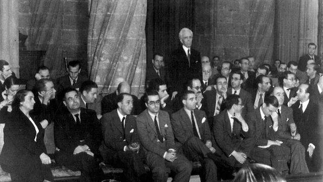 el govern republicà es trasllada de València a Barcelona.