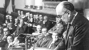 FRANCO LE HACE UN ENCARGO A CARRERO BLANCO