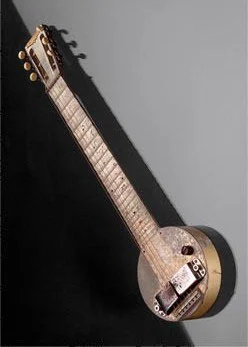 Primera guitarra