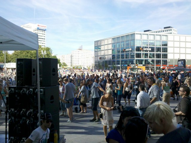 Start des 1. öffentlichen Camps auf dem Alexanderplatz