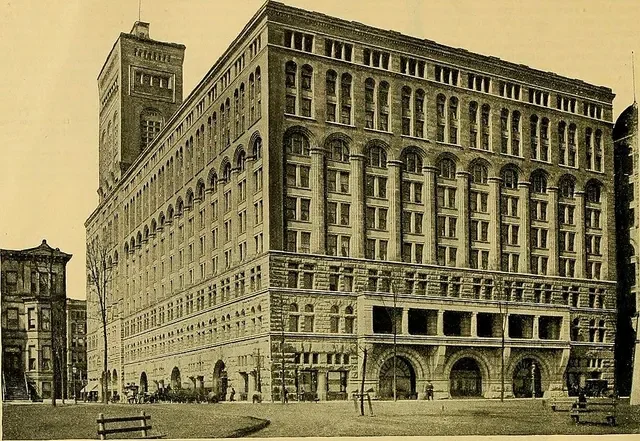 The first skyscraper in chicago