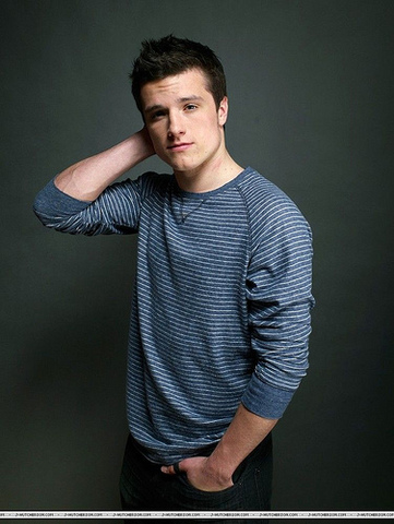 Marry Josh Hutcherson.