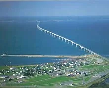 Ouverture du Pont de la Confédération reliant le Nouveau-Brunswick a l'Ile-du-Prince-Édouard